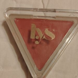 LYSTriangular Blush with Gold Logo